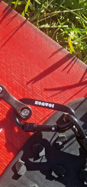 KONVOI powsurf powsurfing snowsurfing leash carabiner bindingless